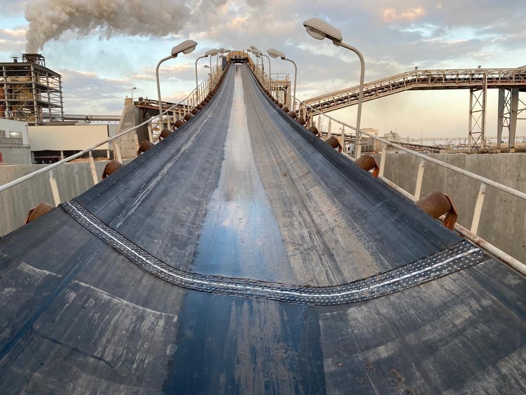 Empalme de bandas pesadas en una planta de cemento