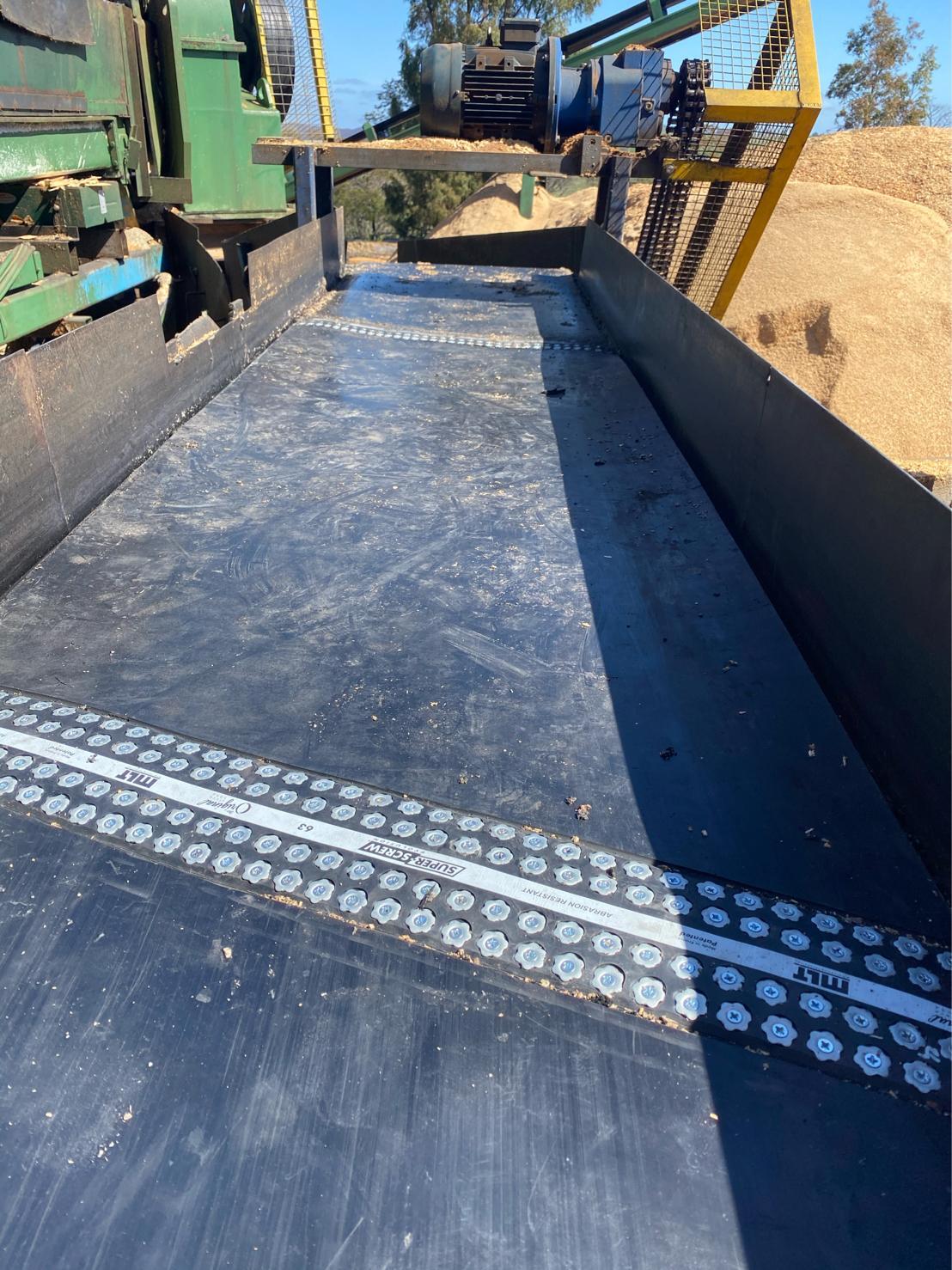 SUPER-SCREW Evolution® en un transportador